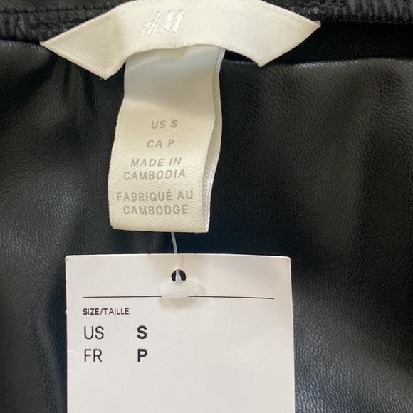 H&M black leather look leggings.  Size S. NWT - Picture 3 of 3
